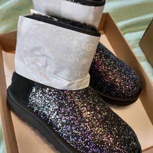 Ugg size 7 SPARKLE mini bow cosmos ugg